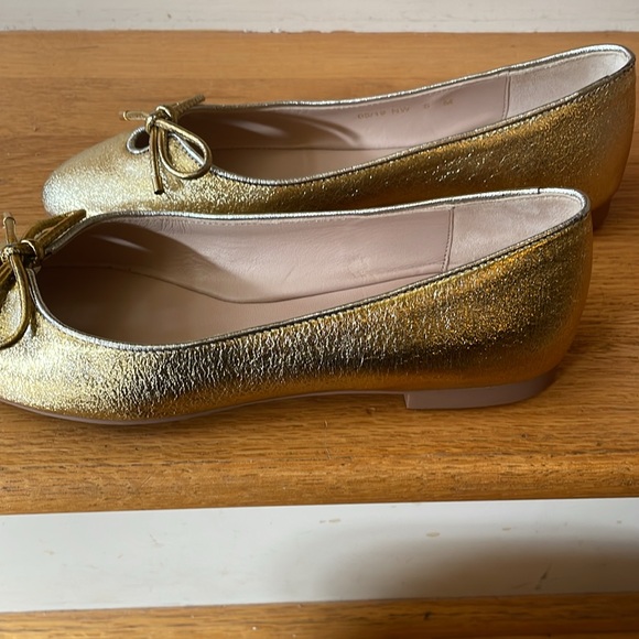 Stuart Weitzman Gabby Gold Ballet Flats - Picture 4 of 6